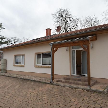 Stadthaus Mit 2 Schlafzimmern & Wohnzimmer Mit Kamin - Kostenloser Privat-Parkplatz Auf Dem Grundstueck Lipcse Kültér fotó