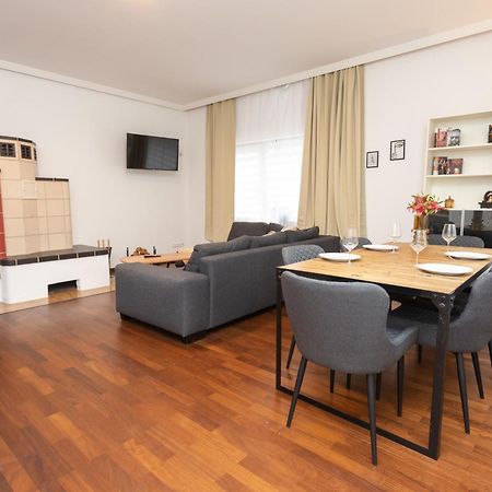 Stadthaus Mit 2 Schlafzimmern & Wohnzimmer Mit Kamin - Kostenloser Privat-Parkplatz Auf Dem Grundstueck Lipcse Kültér fotó