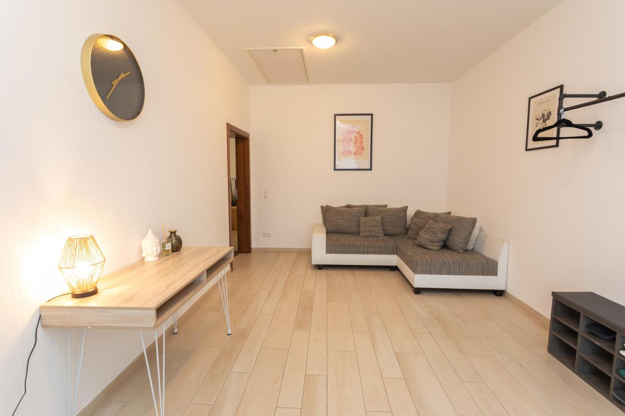 Stadthaus Mit 2 Schlafzimmern & Wohnzimmer Mit Kamin - Kostenloser Privat-Parkplatz Auf Dem Grundstueck Lipcse Kültér fotó