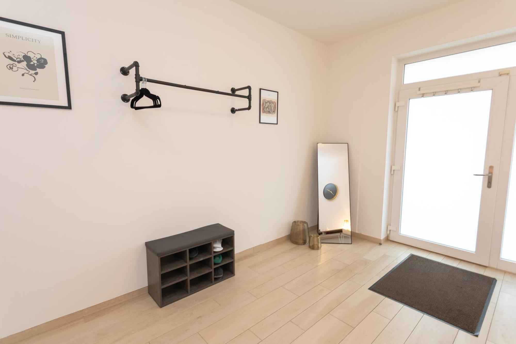 Stadthaus Mit 2 Schlafzimmern & Wohnzimmer Mit Kamin - Kostenloser Privat-Parkplatz Auf Dem Grundstueck Lipcse Kültér fotó