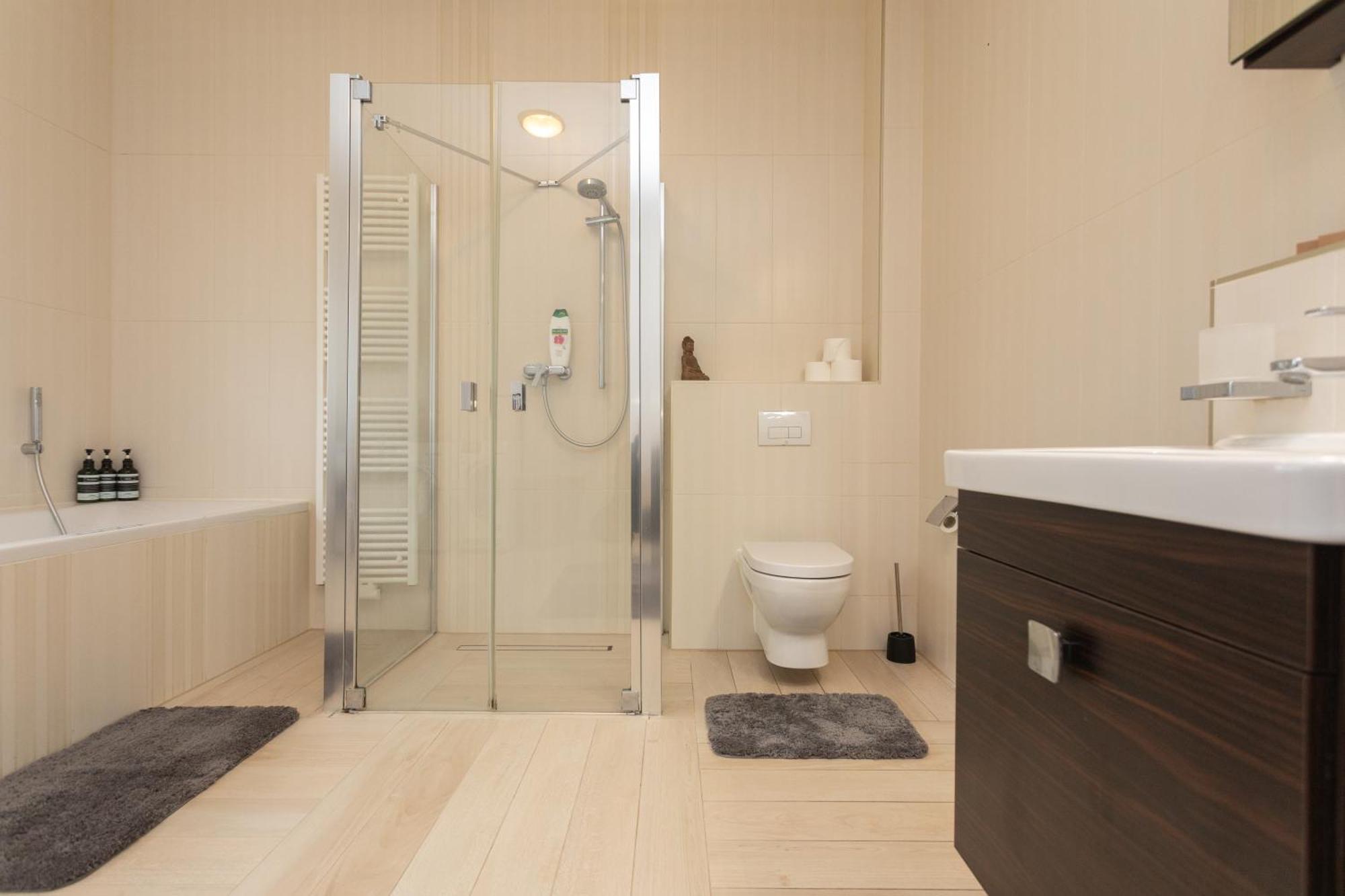 Stadthaus Mit 2 Schlafzimmern & Wohnzimmer Mit Kamin - Kostenloser Privat-Parkplatz Auf Dem Grundstueck Lipcse Kültér fotó