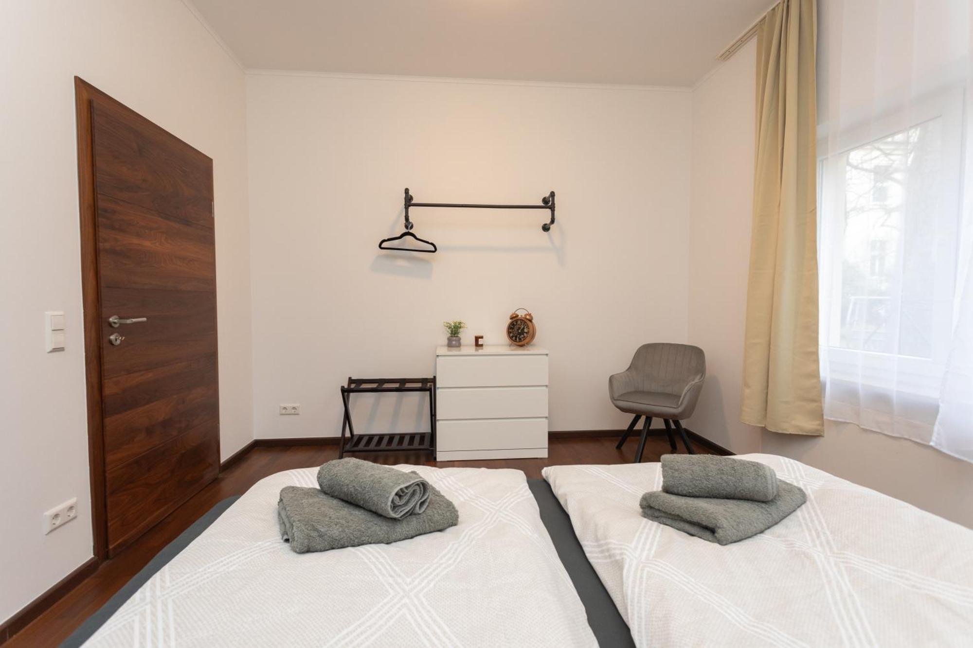 Stadthaus Mit 2 Schlafzimmern & Wohnzimmer Mit Kamin - Kostenloser Privat-Parkplatz Auf Dem Grundstueck Lipcse Kültér fotó