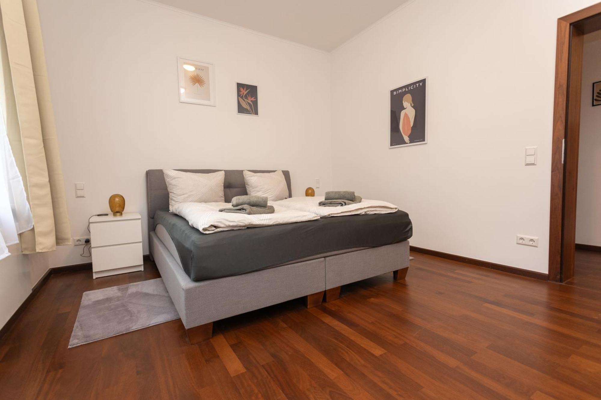 Stadthaus Mit 2 Schlafzimmern & Wohnzimmer Mit Kamin - Kostenloser Privat-Parkplatz Auf Dem Grundstueck Lipcse Kültér fotó