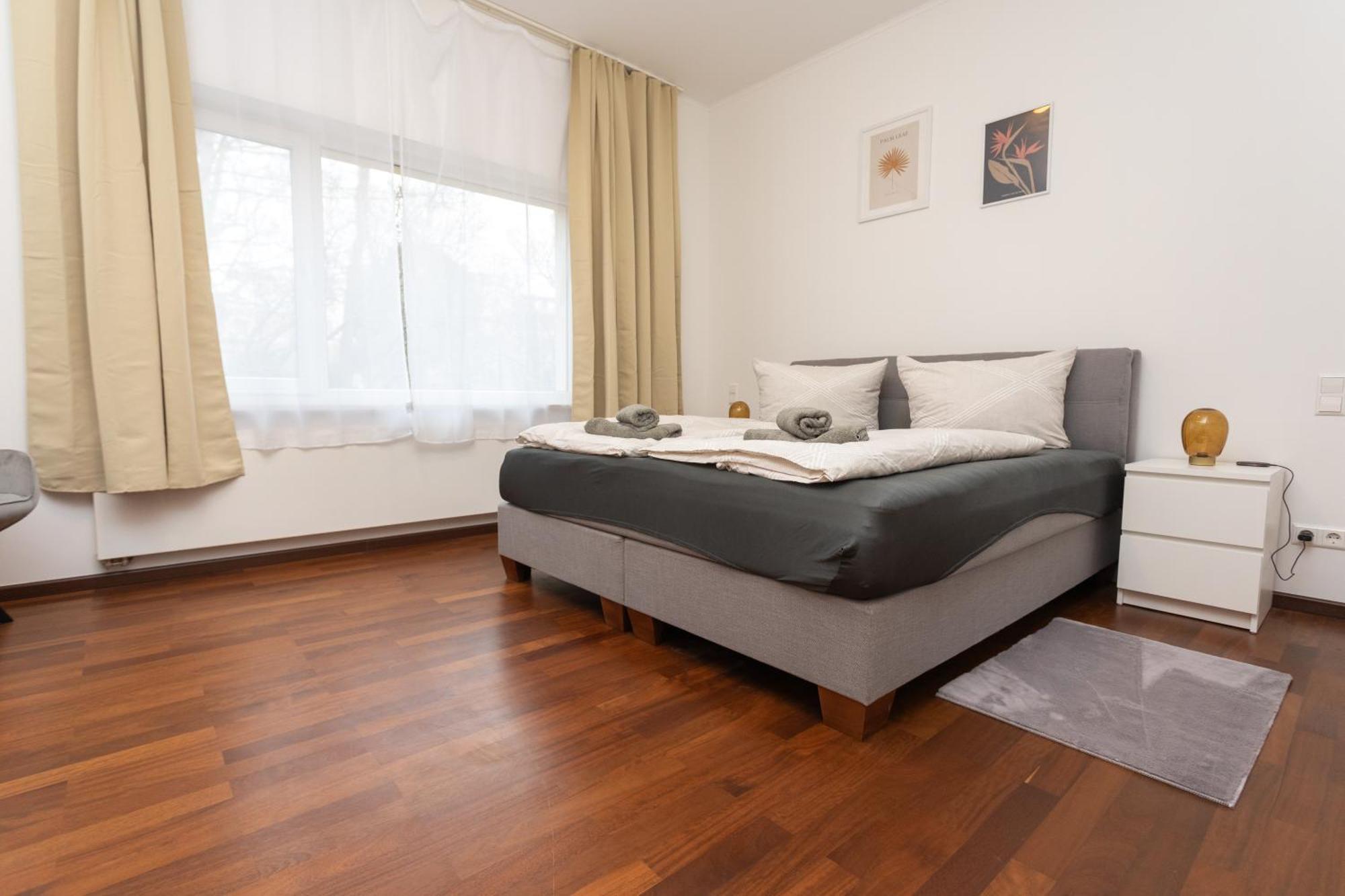 Stadthaus Mit 2 Schlafzimmern & Wohnzimmer Mit Kamin - Kostenloser Privat-Parkplatz Auf Dem Grundstueck Lipcse Kültér fotó