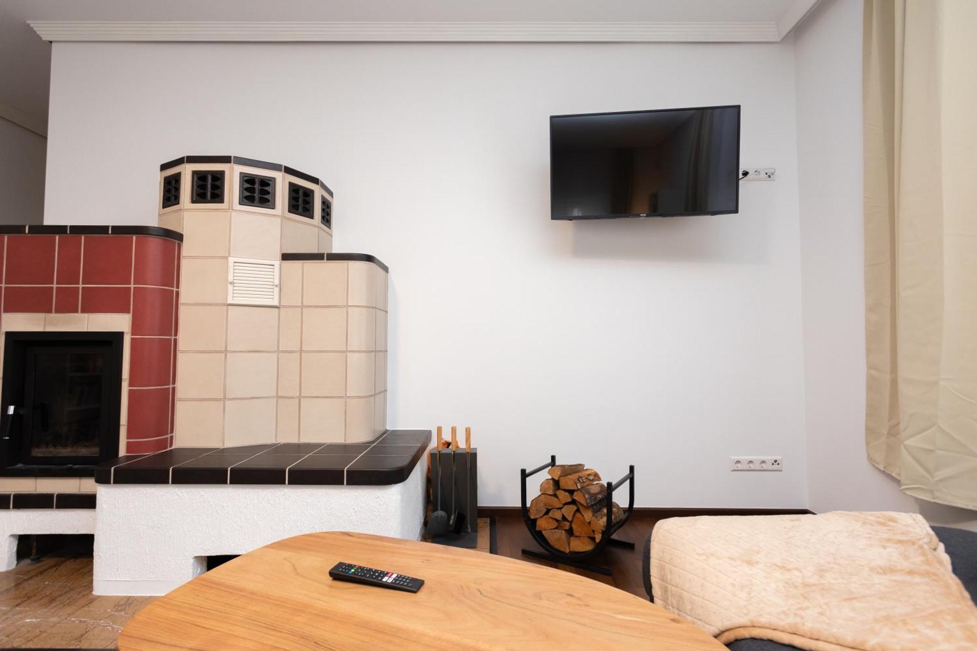 Stadthaus Mit 2 Schlafzimmern & Wohnzimmer Mit Kamin - Kostenloser Privat-Parkplatz Auf Dem Grundstueck Lipcse Kültér fotó