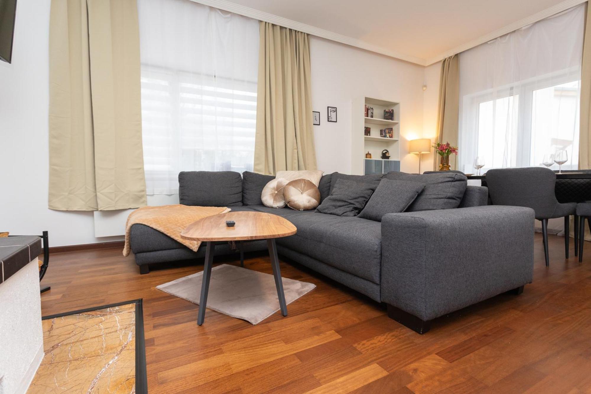 Stadthaus Mit 2 Schlafzimmern & Wohnzimmer Mit Kamin - Kostenloser Privat-Parkplatz Auf Dem Grundstueck Lipcse Kültér fotó