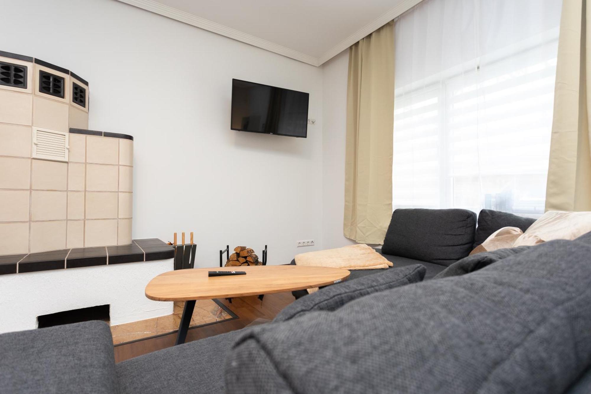 Stadthaus Mit 2 Schlafzimmern & Wohnzimmer Mit Kamin - Kostenloser Privat-Parkplatz Auf Dem Grundstueck Lipcse Kültér fotó